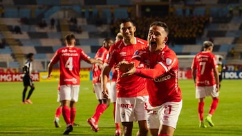 Celebración de Neri Bandiera ante Atlético Mineiro por Copa Sudamericana 2026.