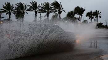 Florida se prepara para varios días de lluvias intensas: algunas zonas podrían recibir hasta 20 centímetros de agua y enfrentar inundaciones