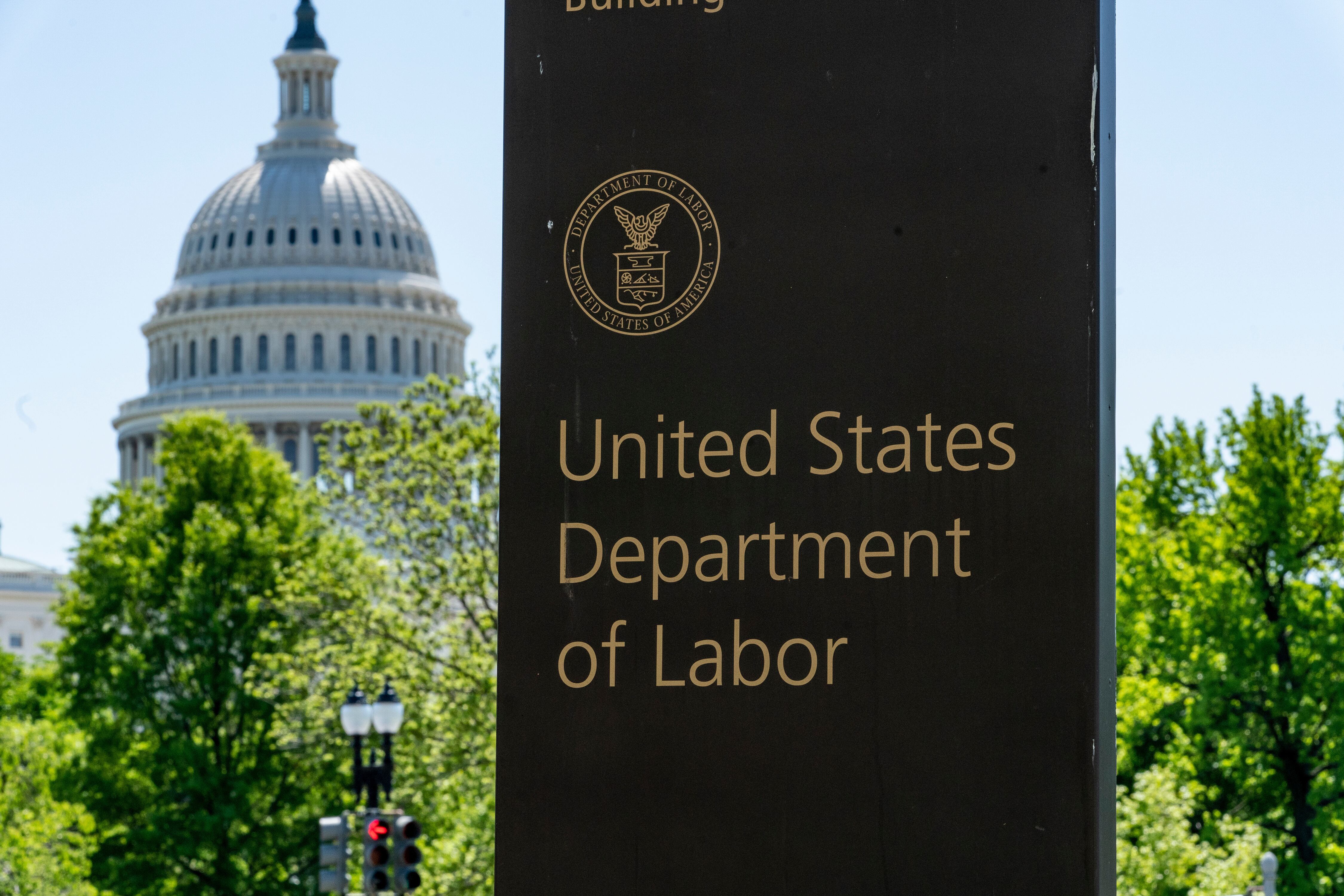 La entrada de la sede del Departamento de Trabajo de Estados Unidos, cerca del Capitolio, en Washington. (AP foto/J. Scott Applewhite)