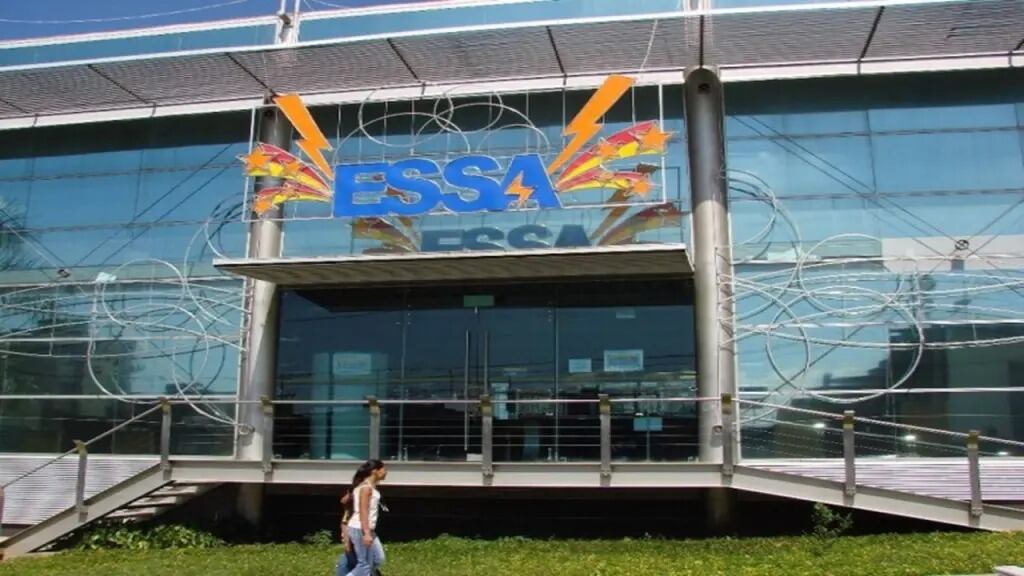 Más de 250 contratos fueron suspendidos unilateralmente por ESSA, afectando especialmente a personas próximas a pensionarse y mujeres cabeza de familia - crédito Essa