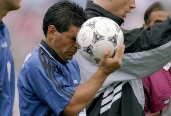 Estados Unidos 1994 convirtió al Mundial en una declaración sobre el orden posterior a la Guerra Fría y llevó el fútbol al mayor mercado económico del planeta. Maradona, crítico y con dóping positivo. Simon Bruty /Allsport