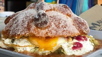 Pan de muerto relleno de