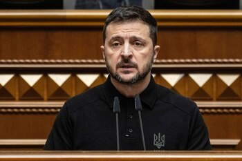 El presidente de Ucrania, Volodímir Zelensky, se dirige a los diputados. REUTERS/Andrii Nesterenko