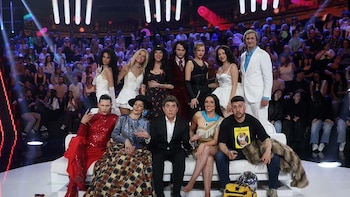 Imagen de grupo al cierre de la sexta gala, con todos los participantes compartiendo protagonismo en ‘Tu cara me suena 13’