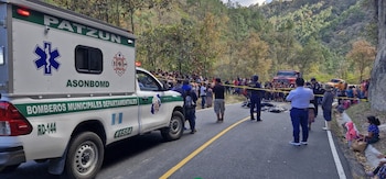 El asfalto de Patzún se convirtió en el escenario de una despedida inesperada para Cristian y Megan. Guatemala hoy se une al llanto de una madre (Foto cortesía @ASONBOMDGT).