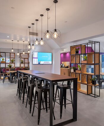 Barras, mesas originales, banquetas de