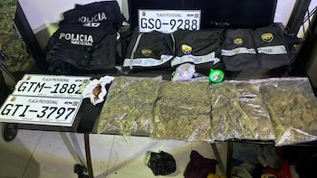 Un operativo contra Los Lagartos dejó al descubierto el uso ilegal de prendas policiales en Guayaquil