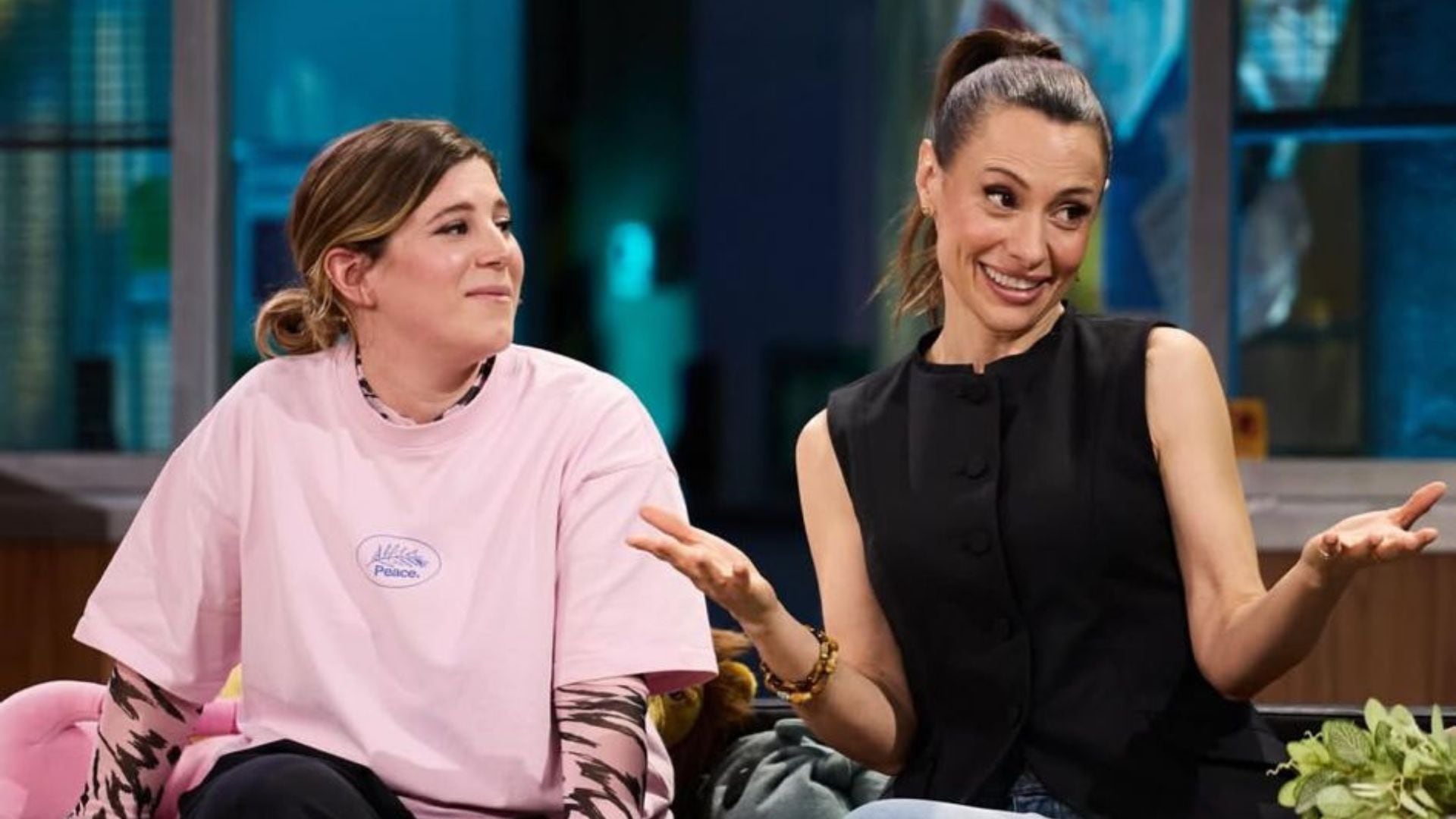 Las actrices Ángela Cervantes y Natalia Verbeke acuden al Teatro Príncipe de Gran Vía como invitadas en el programa de RTVE para promocionar