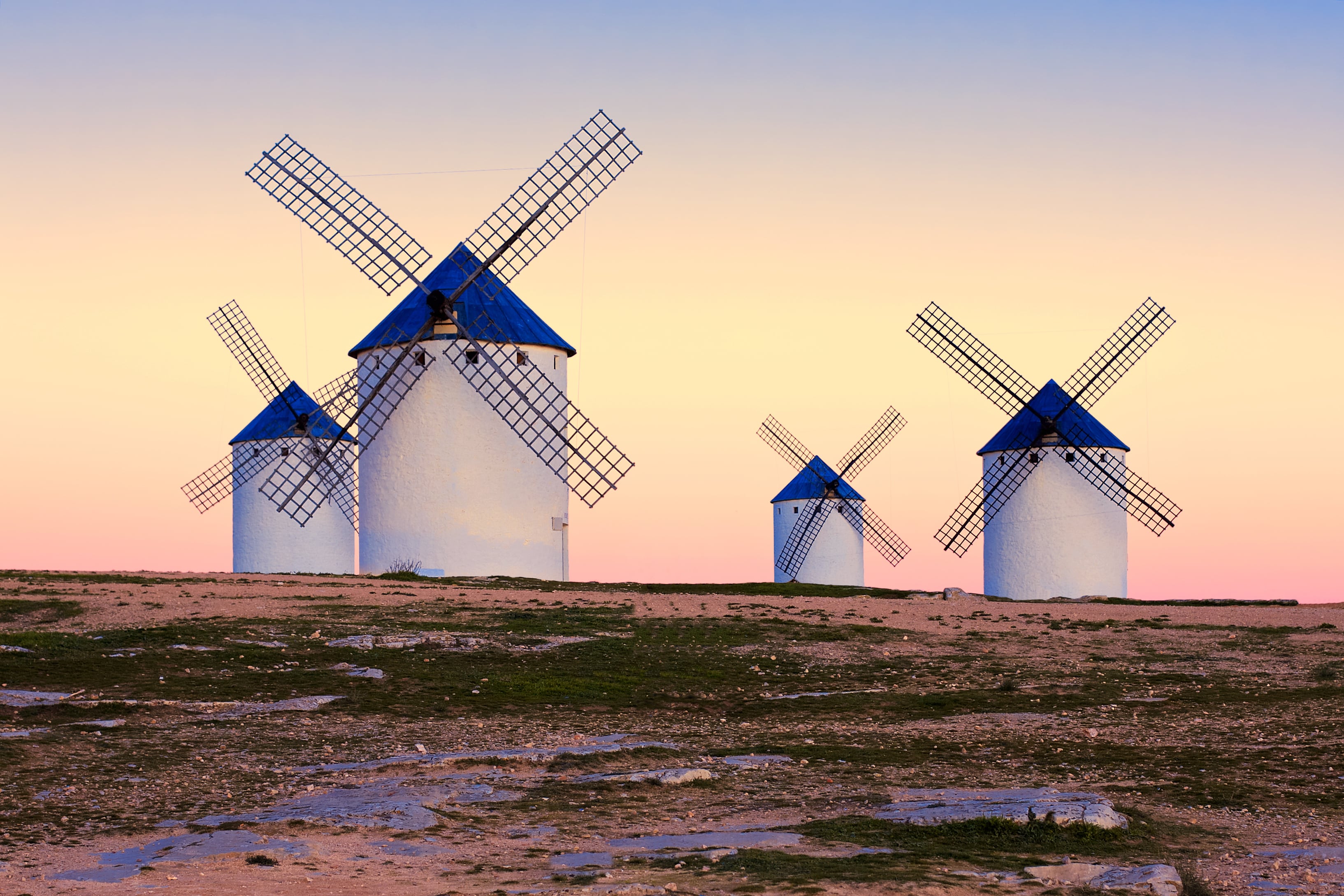 El pueblo en pleno corazón de La Mancha que resulta ideal para una escapada gastronómica: molinos, migas manchegas y un restaurante Michelin por 17,50 €
