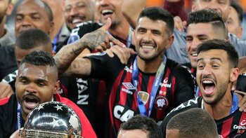 Lucho González está segundo, detrás