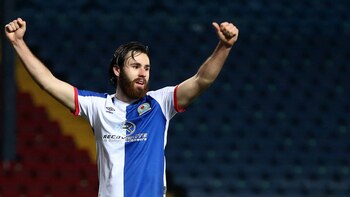 El delantero chileno vive un