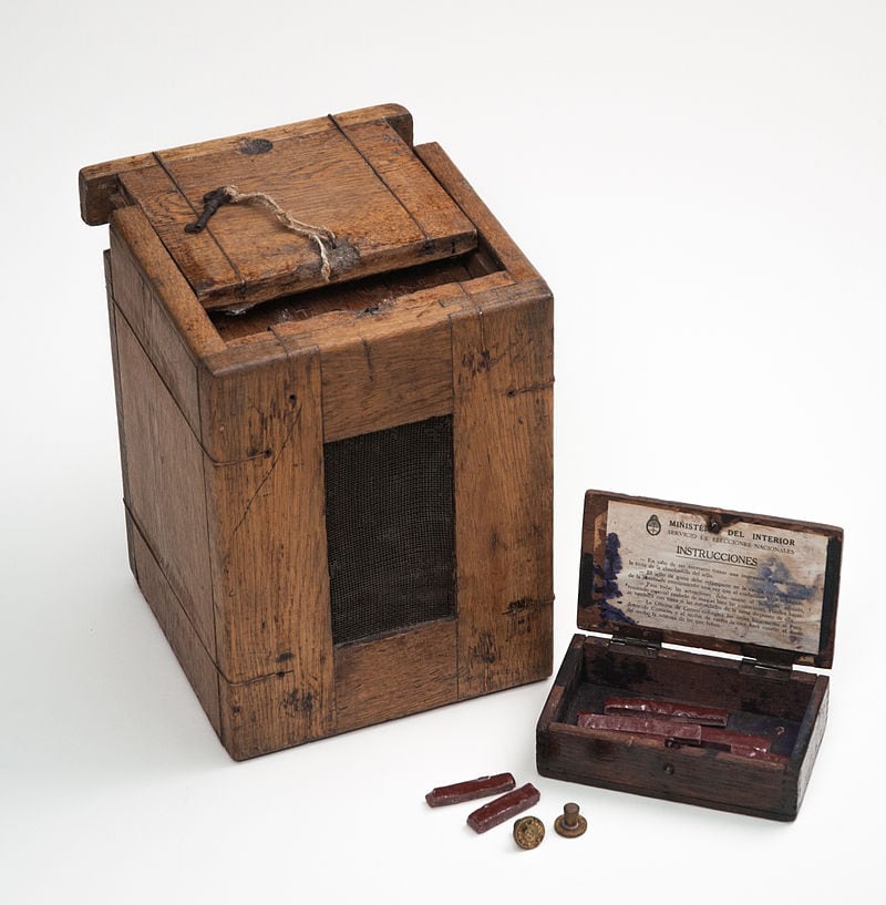 Primeras urnas usadas con la nueva ley. Fue diseñada por el santafesino Pedro Bottai