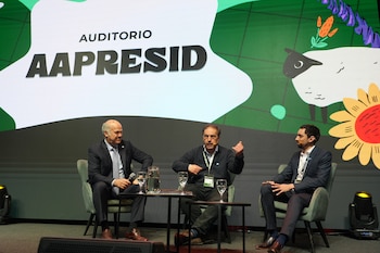 Sergio Iraeta, (secretario de Agricultura, Ganadería y Pesca de la Nación), Gustavo Lazzari (economista), Maximiliano Fariña (secretario de Transformación del Estado y Función Pública). De izquierda a derecha.