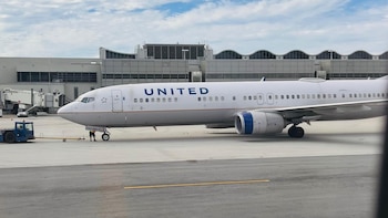 El director ejecutivo de United Airlines, Scott Kirby, indicó en la última llamada de resultados trimestrales que la empresa busca “recuperar el 100% del incremento en los precios del combustible para aviones lo más rápido posible”. Foto: Opy Morales