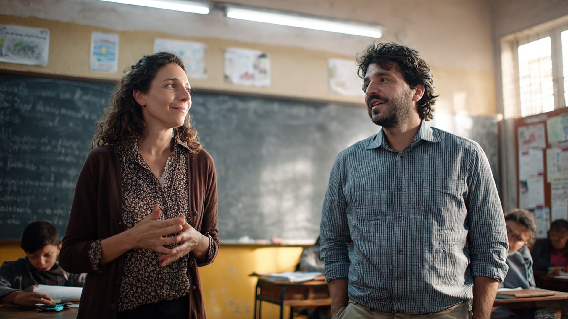 La autonomía escolar es un eje central del proyecto, que habilita la posibilidad de que cada escuela cree su propio plan de estudios y su calendario. (Imagen Ilustrativa Infobae)