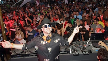 Por la noche hubo DJ's