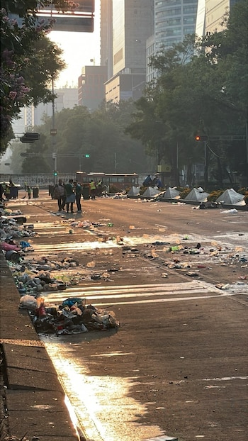 Las calles se llenaron de mexicanos felices y varias toneladas de desechos.