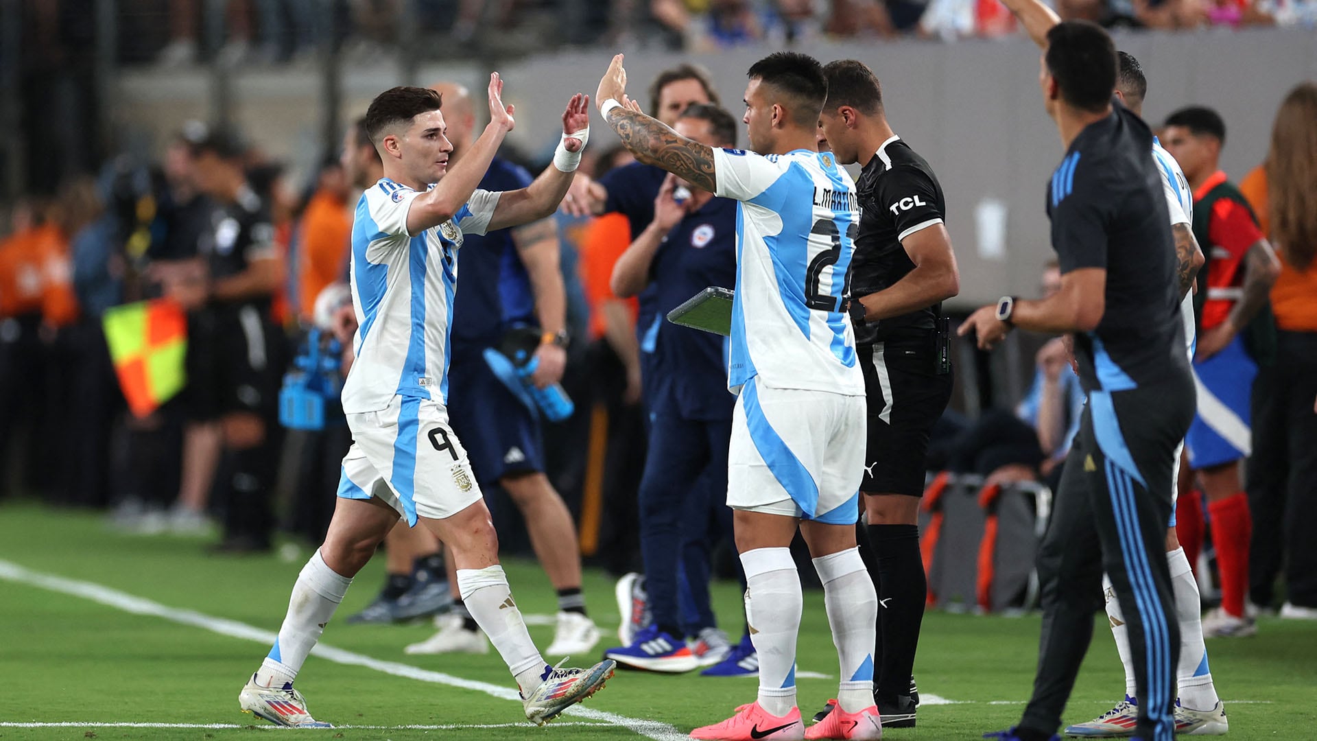 Barcelona tiene a Julián Álvarez como prioridad, pero también anotó a Lautaro (Rob Carr / GETTY IMAGES NORTH AMERICA / Getty Images via AFP)