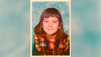 La foto acertijo: ¿Quién es esta niña que cantó a los 16 frente al Papa Juan Pablo II y años después conquistó al mundo con su voz?