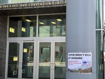 Cartel pegado por los ucranianos