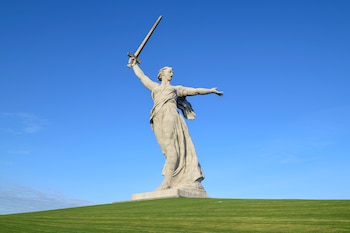 La Madre Patria Llama, la