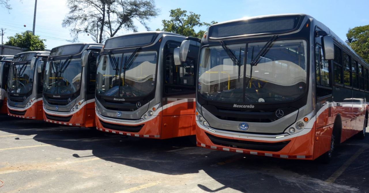 Una apuesta sin precedentes pretende revolucionar el sector con una inversión millonaria y la integración de dueños históricos. Cambios en la banca y nuevos actores prometen alterar el mapa del transporte (Foto cortesía Asamblea Legislativa)