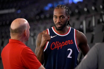 La NBA sancionó a Los Angeles Clippers por eludir el límite salarial en la contratación de Kawhi Leonard. (Jayne Kamin-Oncea-Imagn Images)