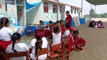 Escolares reciben clases a la intemperie en Lima por retrasos en obra: 153 alumnos estudian sin aulas ni protección climática