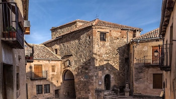Cinco cárceles abandonadas que esconden historias sorprendentes: desde un penal para sacerdotes a una prisión medieval del siglo XIII