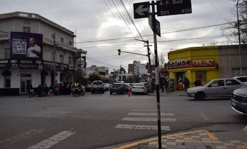 La joyería donde ocurrió el intento de robo está ubicada sobre calle 25 de Mayo, en pleno centro de Trelew (Fuente: El Chubut)