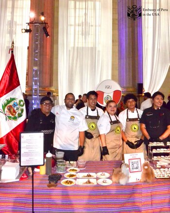 La delegación peruana celebró su