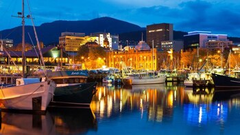 Hobart Waterfront (Tourism Australia)