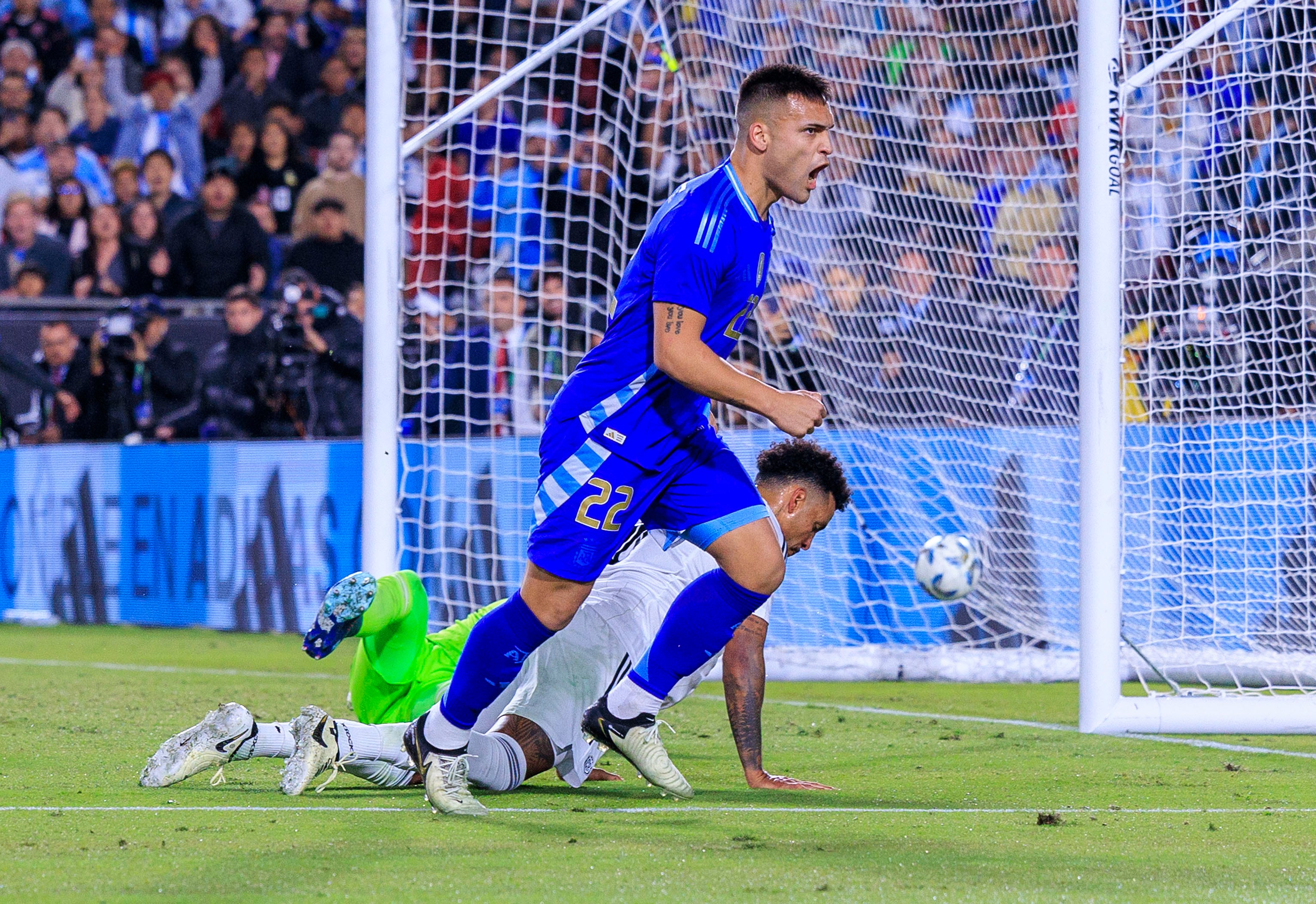 Lautaro Martínez anotó un gol ante Costa Rica un amistoso en Los Ángeles, previo al inicio de la Copa América 2024 (EFE/Ariana Ruiz)