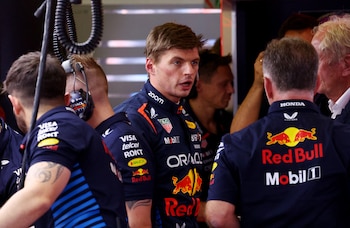 Max Verstappen hablando con el
