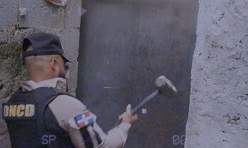La estrategia oficial combina la persecución del microtráfico en los barrios con el control marítimo y portuario./ (Redes DNCD)
