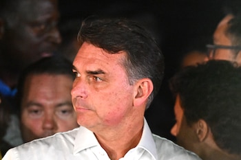 El senador Flávio Bolsonaro rechazó el desenlace del balotaje y anunció que buscará la anulación del proceso electoral. (EFE/ Andre Borges)