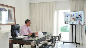 Sánchez preside este lunes una reunión telemática con varios de sus ministros para analizar la situación en Ceuta