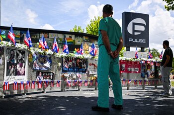 El ataque en Tucson reavivó el recuerdo de la masacre de 2016, donde 49 personas perdieron la vida en uno de los peores crímenes de odio de la historia reciente de Estados Unidos (REUTERS/Miguel Rodriguez)