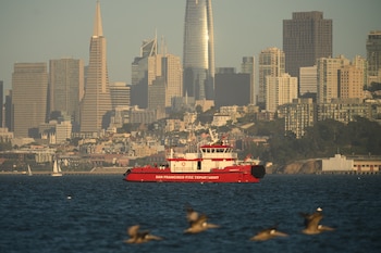 La Guardia Costera recorrió más de 950 millas náuticas cuadradas (1.528,5 km) durante casi 24 horas antes de suspender el operativo de búsqueda en San Francisco (AP Foto/Noah Berger).