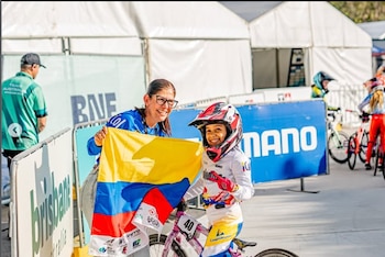 Los papás de Sophia Larrota son parte clave en su prematura carrera deportiva - crédito Instagram/@films_bymuni