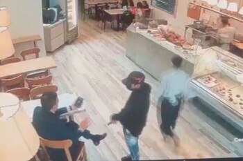 Asaltante intimida a un comensal