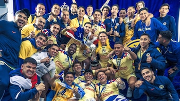 Todo el equipo campeón del