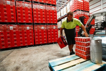 Imagen de archivo de un trabajador en un almacén. (REUTERS/Borja Suárez)