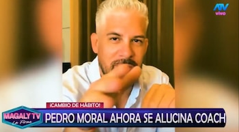 Pedro Moral, un hombre con cabello blanco y barba, mira y señala a la cámara, con una camisa clara. Hay un gráfico de "Magaly TV" superpuesto en la parte inferior