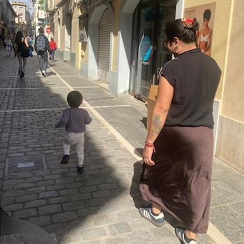 Lina junto a su hija en Barcelona. (Cedida a Infobae)