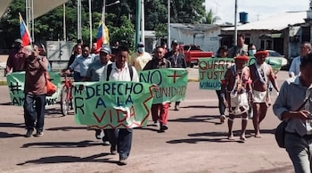 Indígenas reclamando justicia por Virgilio