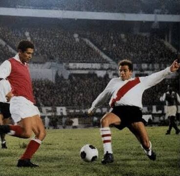 Los primeros partidos oficiales entre Santa Fe y River Plate fueron en la fase de grupos de la Copa Libertadores de 1967 - crédito @riverdeltablonn/Instagram