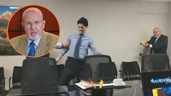 Carlos Bruce sobre video en el que usa una pistola eléctrica en su asesor: “Imágenes editadas, fue una simulación”