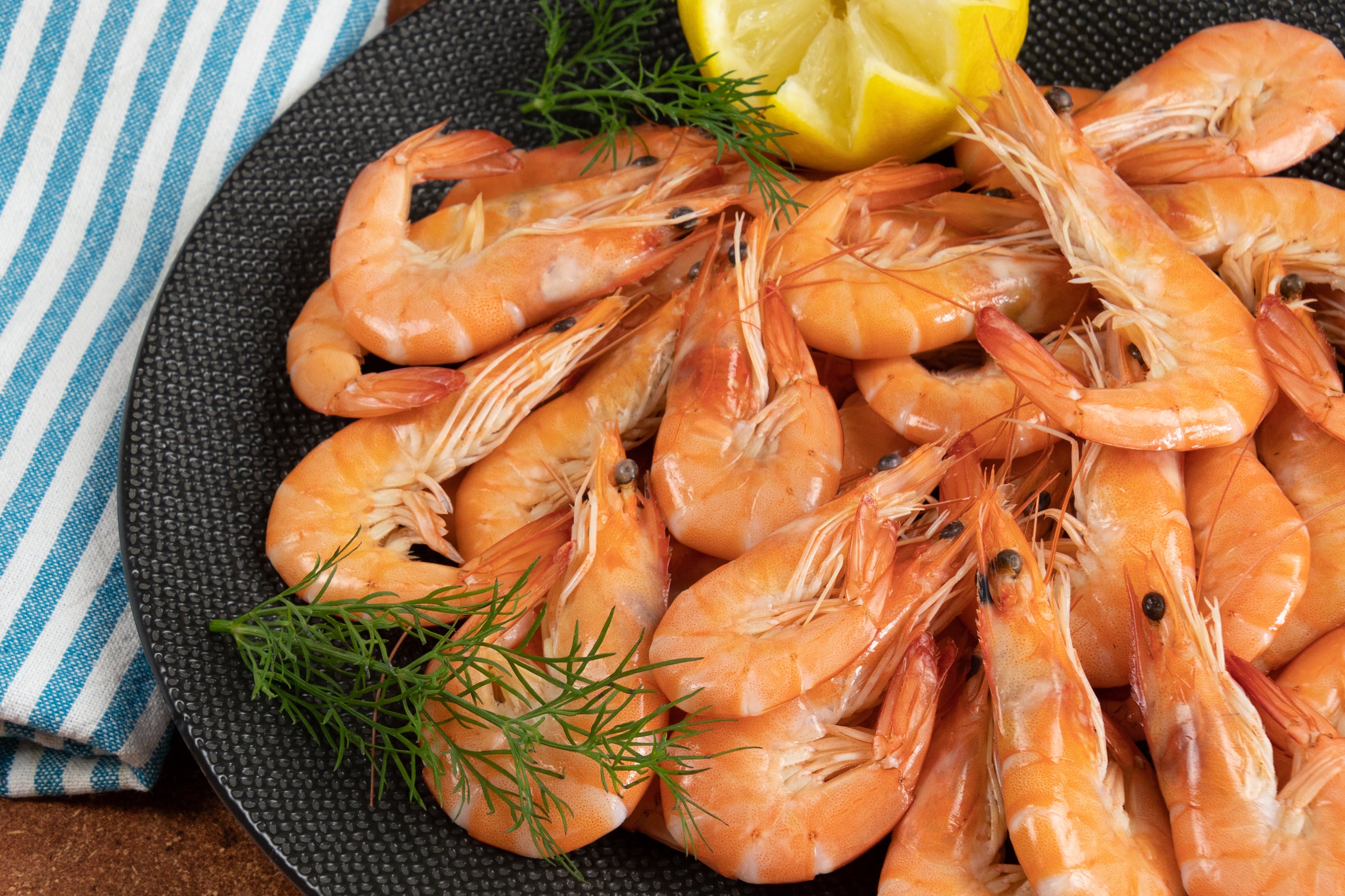 Marisco navideño: los beneficios y riesgos de las gambas y los langostinos