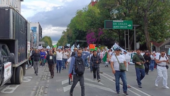 EN VIVO | Bloqueos, accidentes y manifestaciones hoy 21 de octubre: Marcha de trabajadores del IMSS avanza sobre Avenida Cuauhtémoc